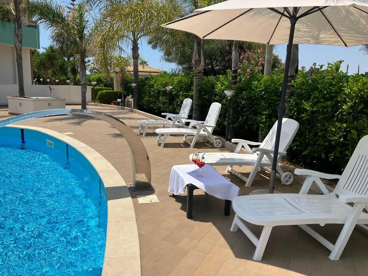Residence Fronte Mare Santa Maria Del Focallo 0*,