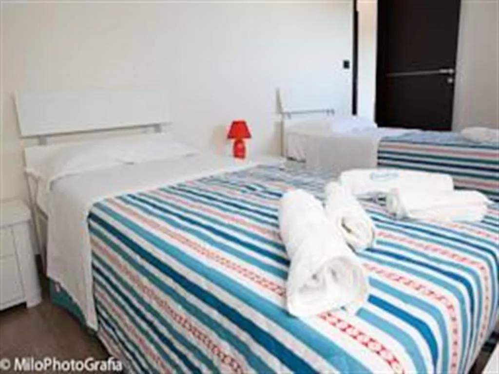 Aparthotel Residence Fronte Mare Santa Maria del Focallo Italia